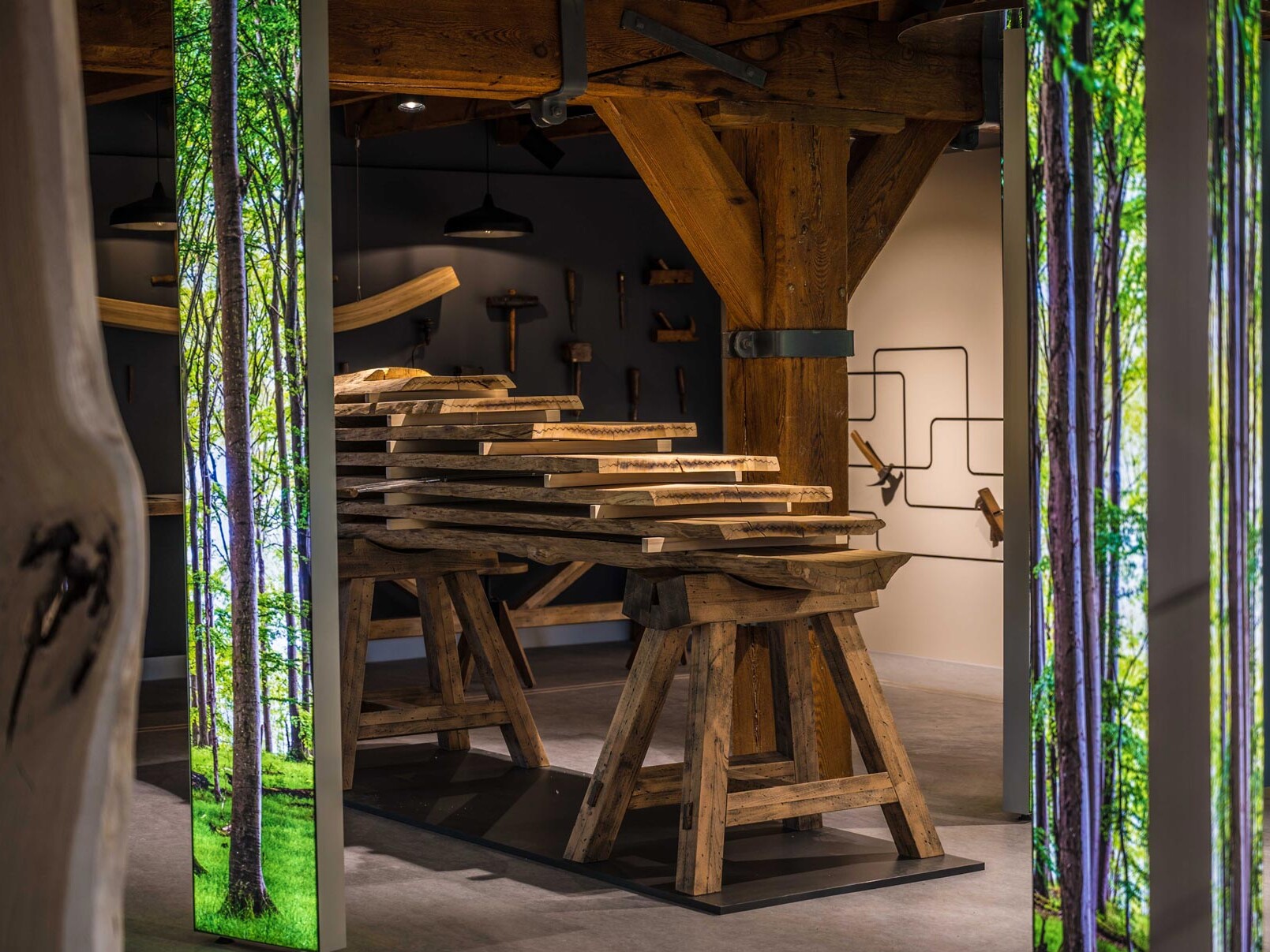 Holzgewinnung im Schiffbau mit klassischen Werkzeugen